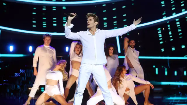 Fran Dieli levanta el ánimo como Ricky Martin al ritmo de ‘Vente pa’ ca’