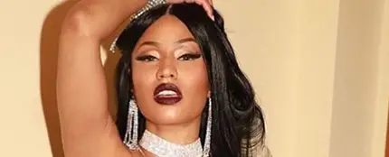 Nicki Minaj calienta diciembre con su posado en topless Nicki Minaj calienta diciembre con su posado en topless