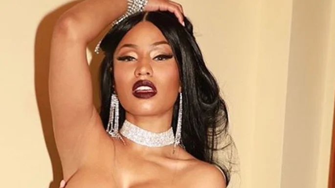 Nicki Minaj calienta diciembre con su posado en topless