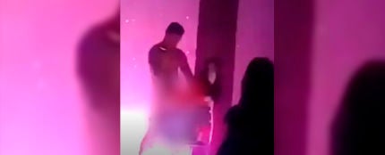 Una invitada a la fiesta que organiza una política mexicana tiene sexo en directo con un stripper