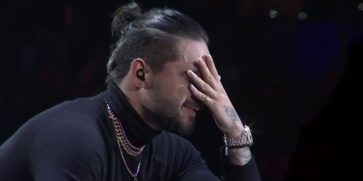 Maluma incapaz de contener las lágrimas en mitad de un concierto