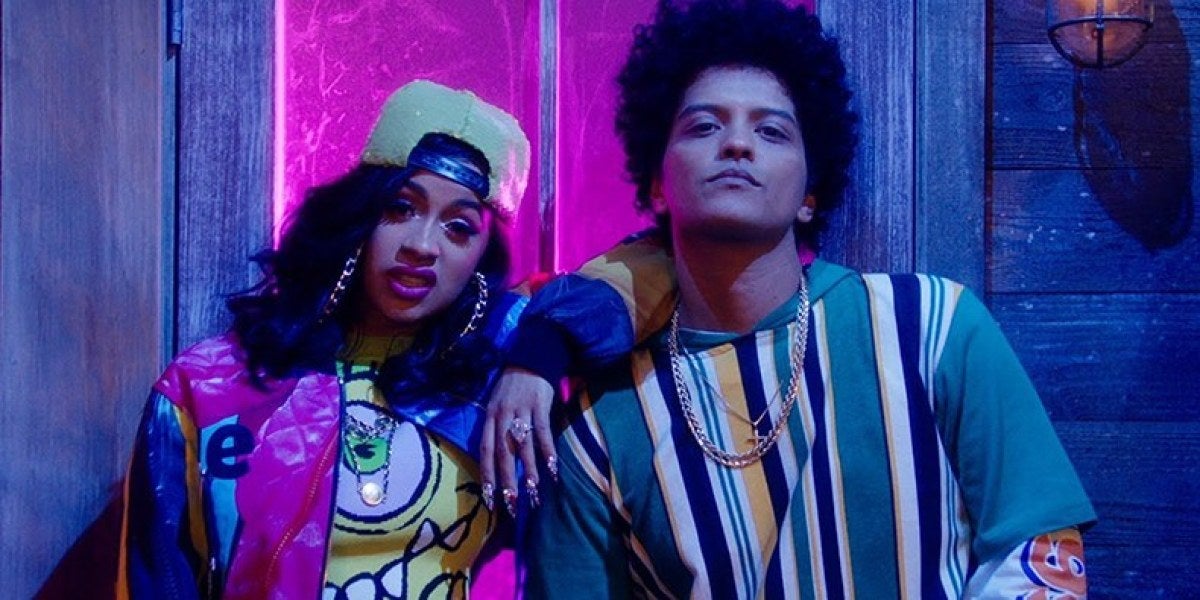 Cardi B y Bruno Mars en el vídeo 'Finesse'