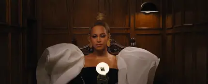 Beyoncé en el vídeo de 'Family Feud' de Jay Z Beyoncé en el vídeo de 'Family Feud' de Jay Z