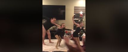 Steve Haddad y sus hijas haciendo el baile de 'Single Ladies' de Beyonc&eacute;