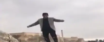 Un hombre muere al caerse de un acantilado mientras intentaba hacerse una divertida foto Un hombre muere al caerse de un acantilado mientras intentaba hacerse una divertida foto