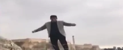 Un hombre muere al caerse de un acantilado mientras intentaba hacerse una divertida foto Un hombre muere al caerse de un acantilado mientras intentaba hacerse una divertida foto