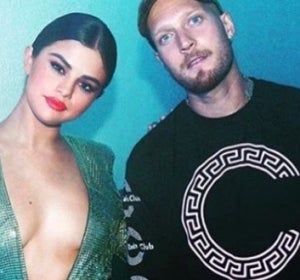 El vestido escotado de Selena Gomez El vestido escotado de Selena Gomez