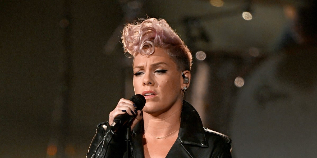 Pink durante un concierto