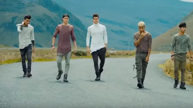 CNCO en el vídeo de 'Mamita'