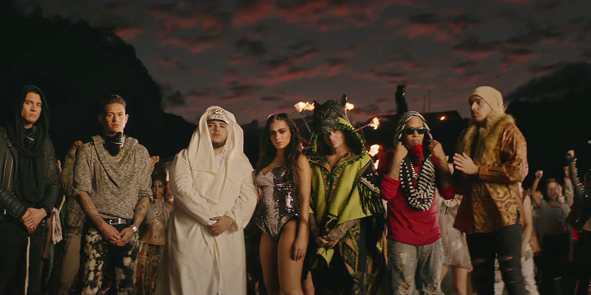 J Balvin, Annita y Jeon en el videoclip de 'Machika'
