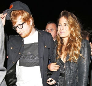 Ed Sheeran se ha prometido con su novia Cherry Seaborn Ed Sheeran se ha prometido con su novia Cherry Seaborn
