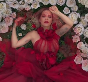 Rita Ora en el videoclip de 'For You' Rita Ora en el videoclip de 'For You'