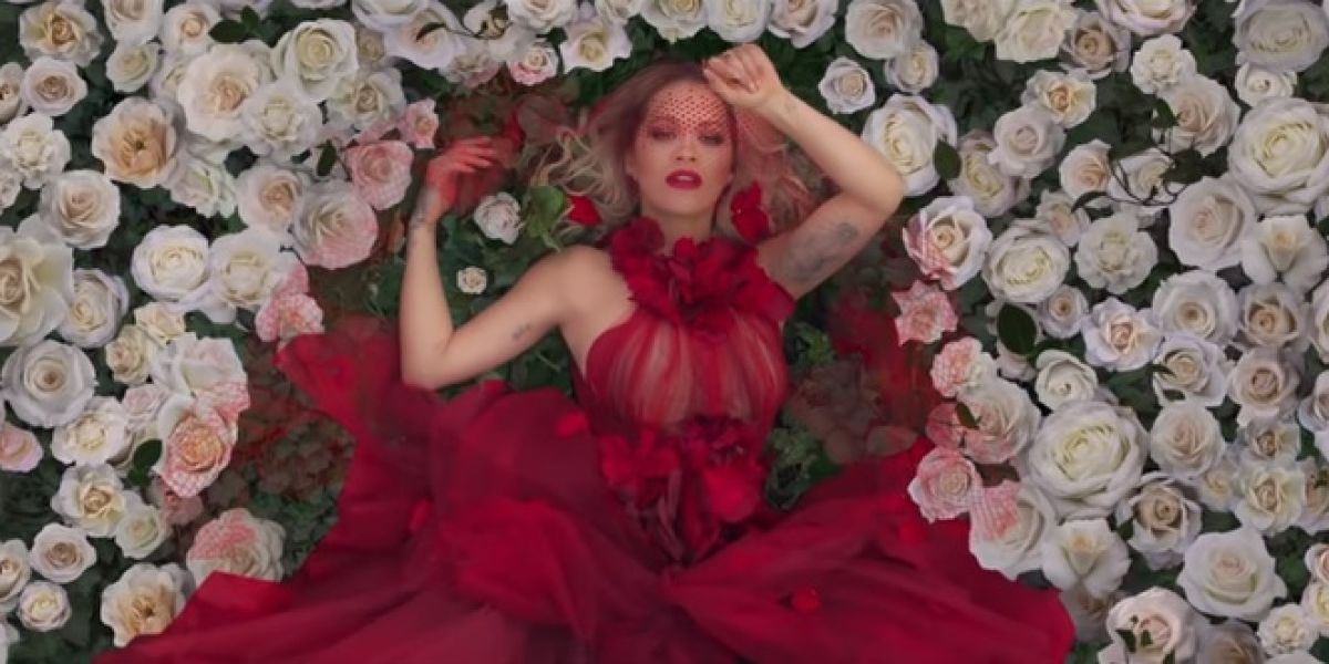 Rita Ora en el videoclip de 'For You'