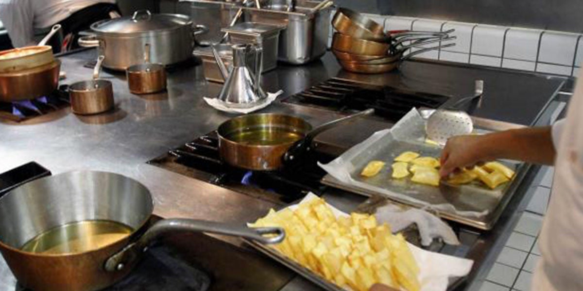 Imagen de archivo de la cocina de un restaurante