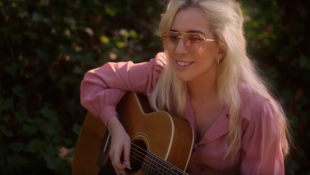 Lady Gaga en el videoclip de Joanne