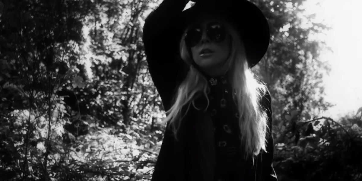 Lady Gaga en el vídeo de la nueva versión de 'Joanne'