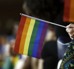Bandera arcoíris en defensa de colectivo LGTBi Bandera arcoíris en defensa de colectivo LGTBi