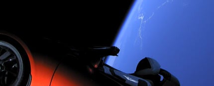El Tesla Roadster en el espacio