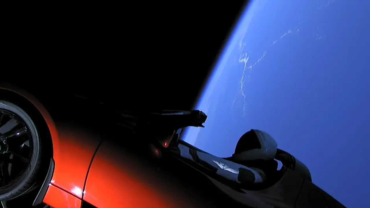 El Tesla Roadster en el espacio El Tesla Roadster en el espacio