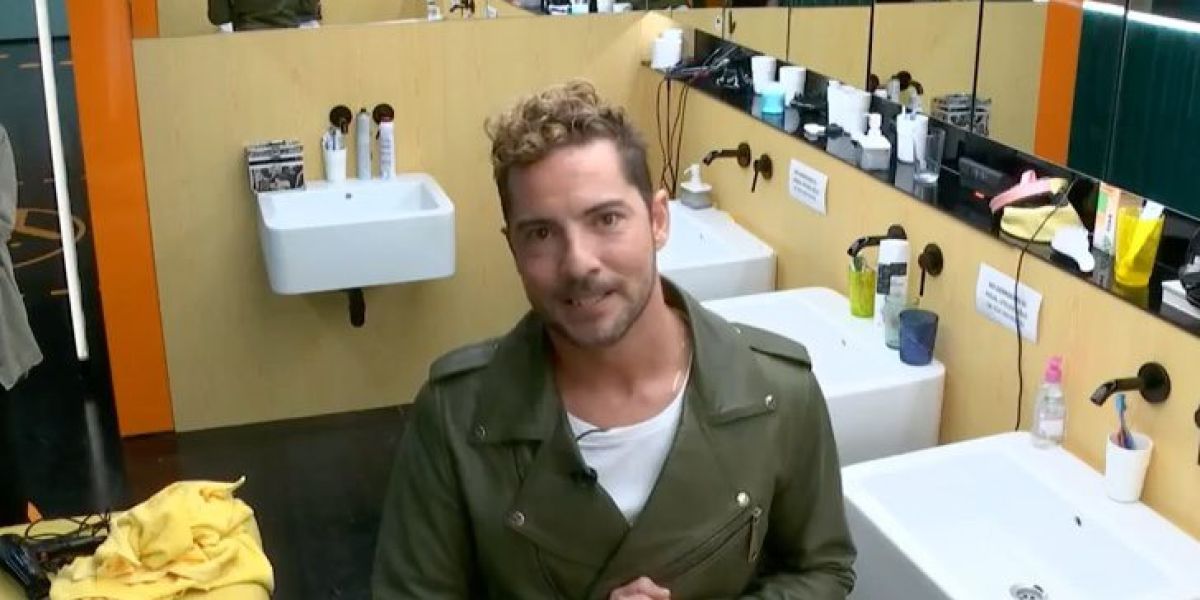 David Bisbal en los baños de la Academia de Operación Triunfo