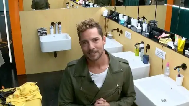 David Bisbal en los baños de la Academia de Operación Triunfo