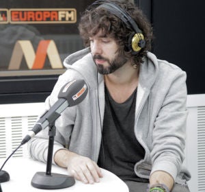 Mikel Izal en la entrevista para Levántate y Cárdenas Mikel Izal en la entrevista para Levántate y Cárdenas