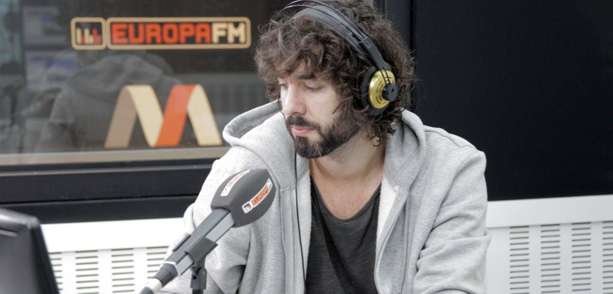 Mikel Izal en la entrevista para Levántate y Cárdenas