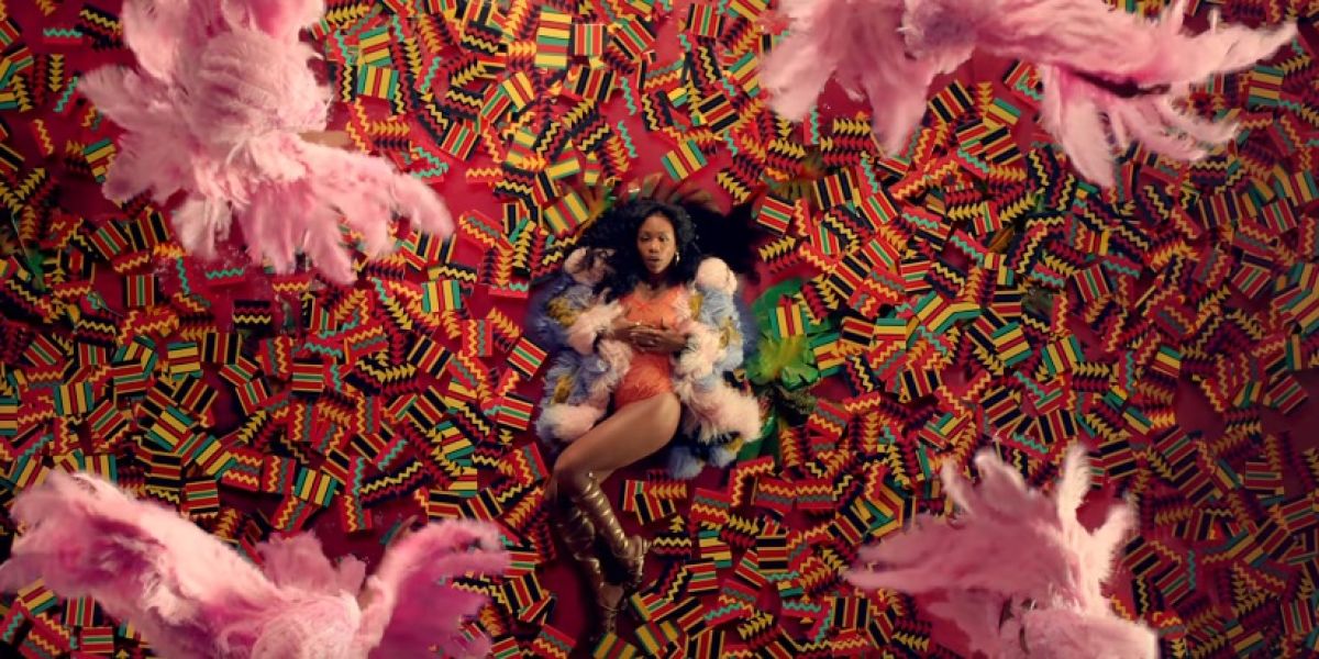 SZA en el videoclip de 'All the Stars'