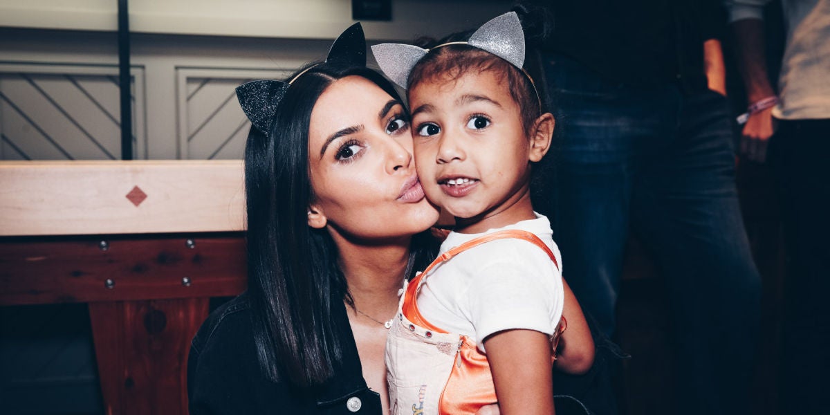 Kim kardashian con su hija North West