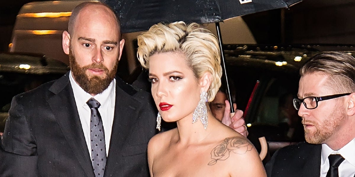 Halsey en la gala AmfAR