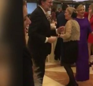 Mariano Rajoy bailando durante una boda en Murcia Mariano Rajoy bailando durante una boda en Murcia