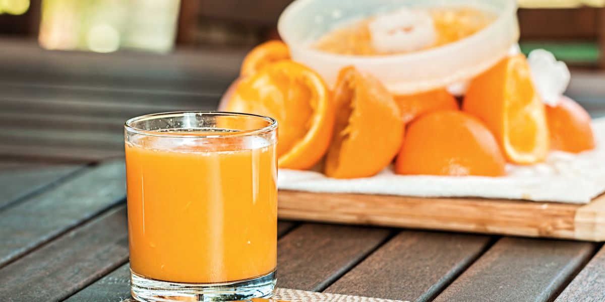 El zumo de naranja es malo si se toma en ayunas.