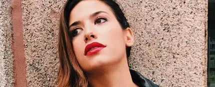 Ares Teixidó con una cazadora de piel y los labios rojos Ares Teixidó con una cazadora de piel y los labios rojos