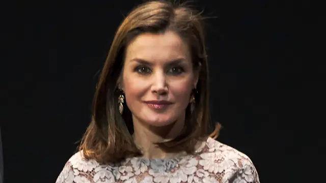 Letizia Ortiz vistiendo una blusa de Zara