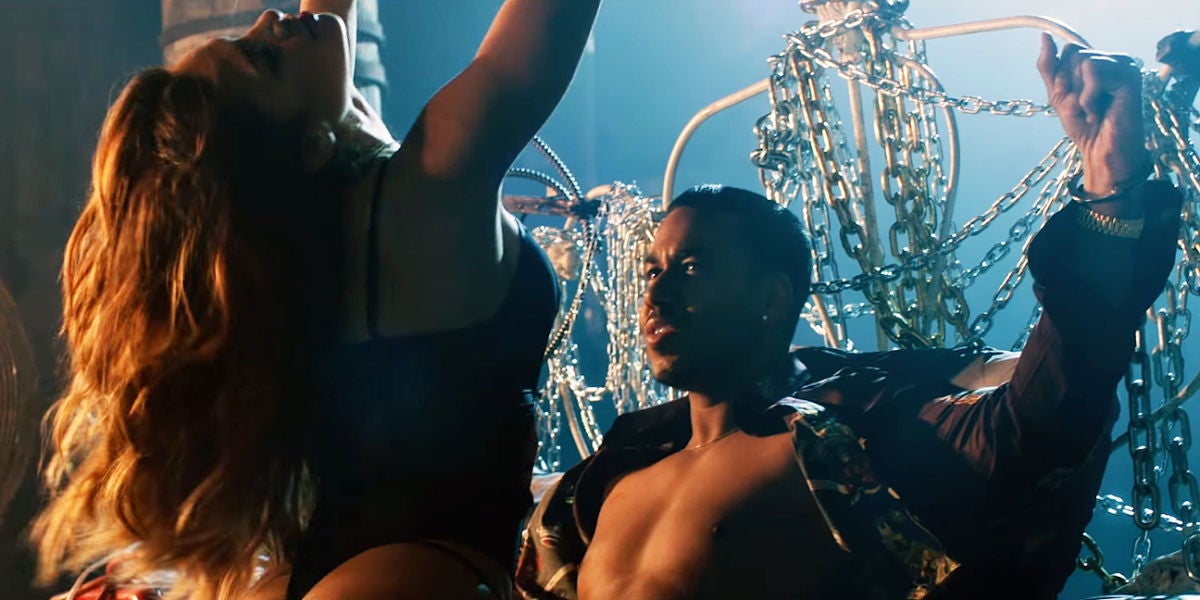 Romeo Santos en una escena del videoclip 'Sobredosis'