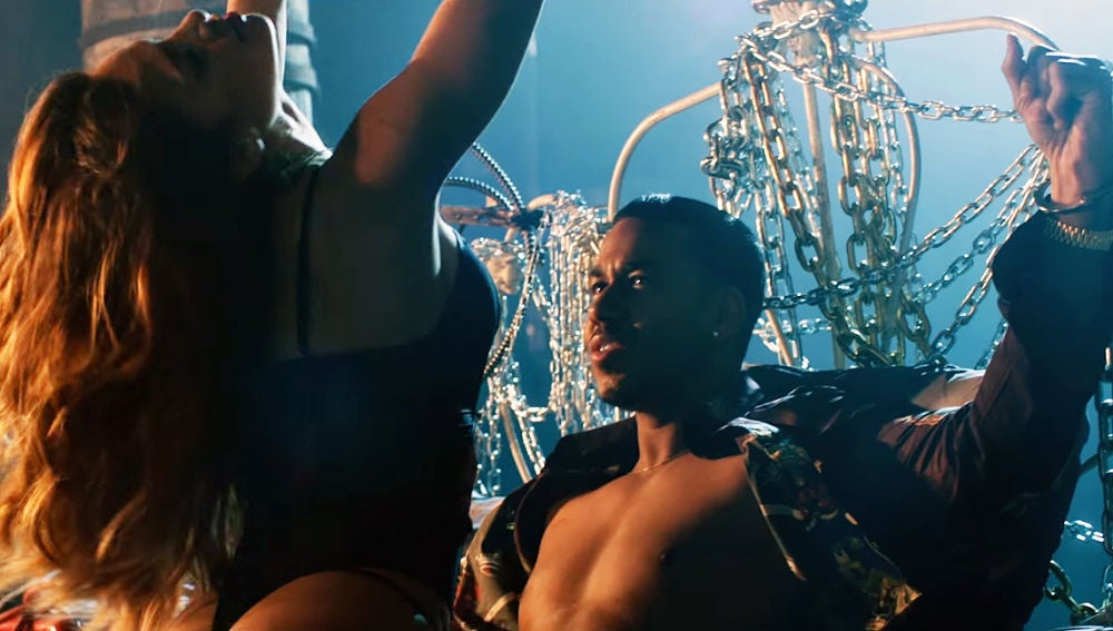 Romeo Santos en una escena del videoclip 'Sobredosis'