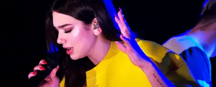 Dua Lipa durante su actuación en 'Live Lounge' Dua Lipa durante su actuación en 'Live Lounge'