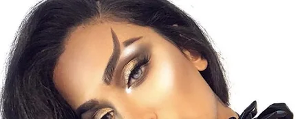 Las cejas en forma de cola de pez Las cejas en forma de cola de pez