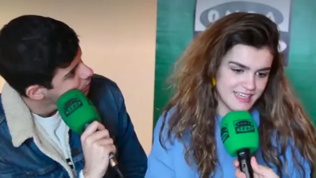 Amaia y Alfred en una entrevista para Onda Cero Navarra