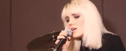 Angy Fernández interpretando el tema 'What About Us', de Pink Angy Fernández interpretando el tema 'What About Us', de Pink