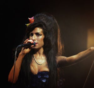 Amy Winehouse en un concierto en 2008 Amy Winehouse en un concierto en 2008