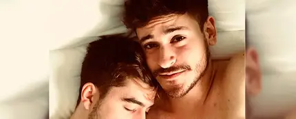 Cepeda y Roi en la cama Cepeda y Roi en la cama