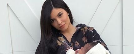 Kylie Jenner con su hija Stormi