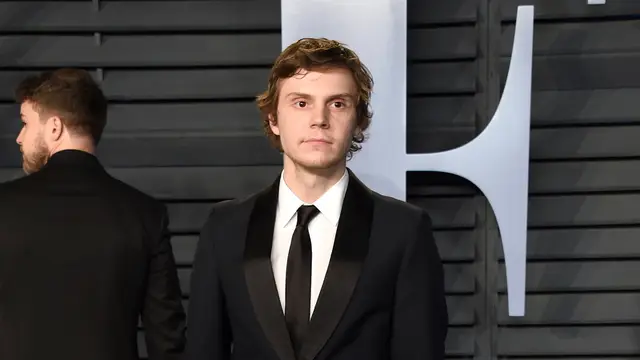Evan Peters