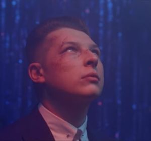 John Newman en el videoclip de 'Fire in Me' John Newman en el videoclip de 'Fire in Me'