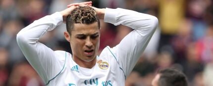 Cristiano Ronaldo se lamenta tras una jugada ante el Eibar