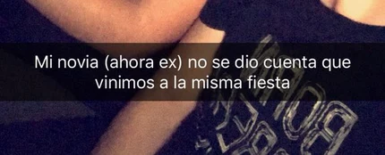 Un chico se hace un selfie mientras su novia lo engaña con otro Un chico se hace un selfie mientras su novia lo engaña con otro