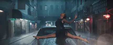 Taylor Swift bailando bajo la lluvia en el vídeo de 'Delicate' Taylor Swift bailando bajo la lluvia en el vídeo de 'Delicate'