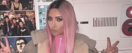 Kim Kardashian con el pelo rosa