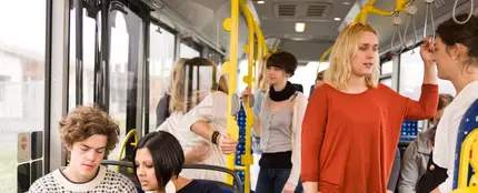 Personas dentro de un autobús Personas dentro de un autobús